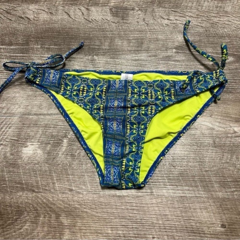 Forever 21 Bikini Bottoms Size Large